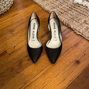 SOLD: Black embossed D’Orsay Anne Klein iflex pumps
